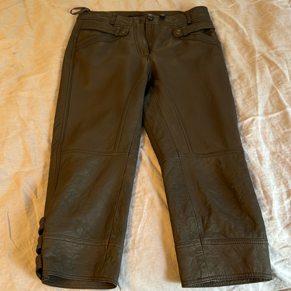 Amazing brown leather crop pants. Fully lined. So fun!!